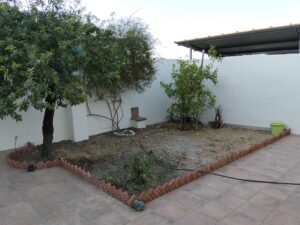 casa-con-parcela-en-loja-patio